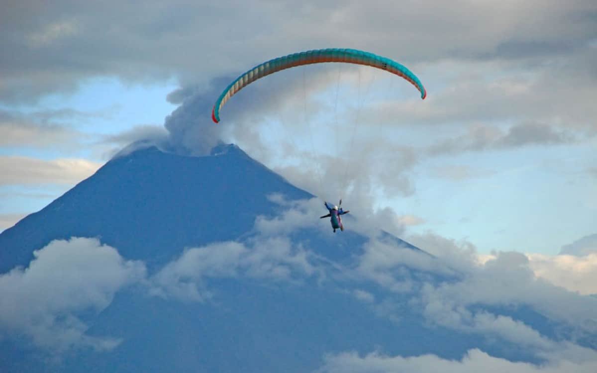 Excursion Baños: Paragliding in Baños
