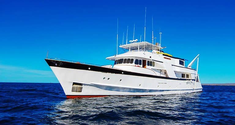 Galapagos-boat-Beluga