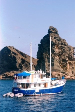 Galapagos-boat-Samba